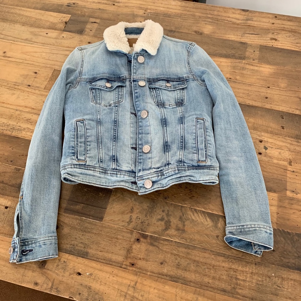 American Eagle Sherpa lined jean jacket